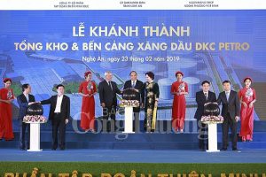 Thủ tướng Nguyễn Xuân Phúc dự Lễ khánh thành Tổng kho xăng dầu lớn nhất Bắc Trung bộ