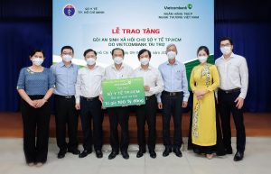 Vietcombank trao tặng gói an sinh xã hội 100 tỷ đồng cho Sở Y tế TP.HCM